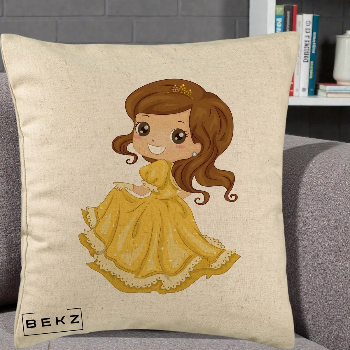 Perna Decorativa Printesa Bella Rochie Aurie, 40x40 cm, Bej, Husa Detasabila, Perna, BEKZ®
