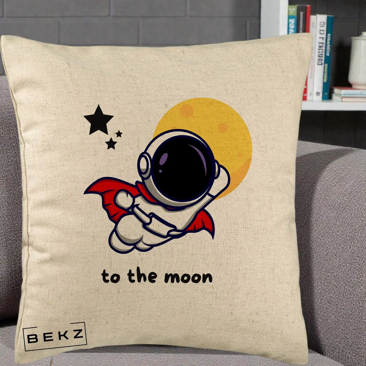 Perna Decorativa Astronaut To The Moon, 40x40 cm, Bej, Husa Detasabila, Perna, BEKZ®