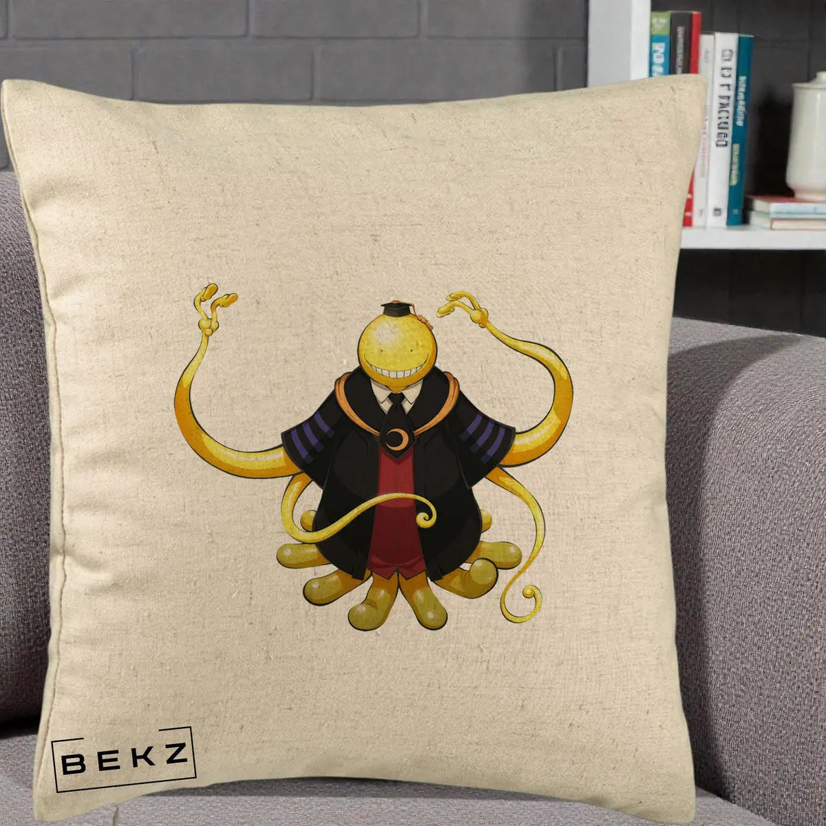 Perna Decorativa Assassination Classroom Koro-sensei, 40x40 cm, Bej, Husa Detasabila, Perna, BEKZ®