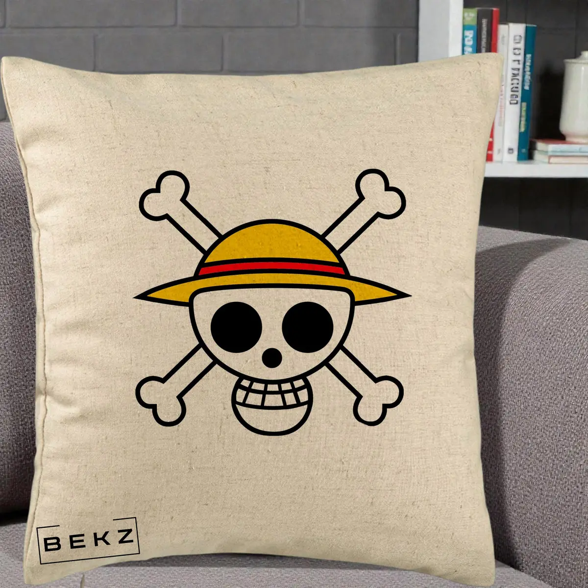 Perna Decorativa One Piece Jolly Roger Straw Hat Pirates, 40x40 cm, Bej, Husa Detasabila, Perna, BEKZ®