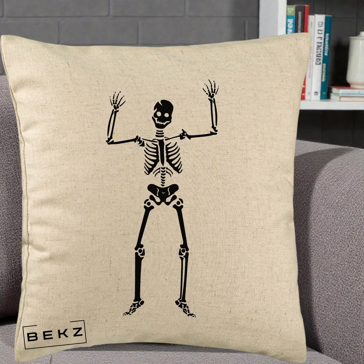 Perna Decorativa Halloween Schelet Dansator, 40x40 cm, Bej, Husa Detasabila, Perna, BEKZ®