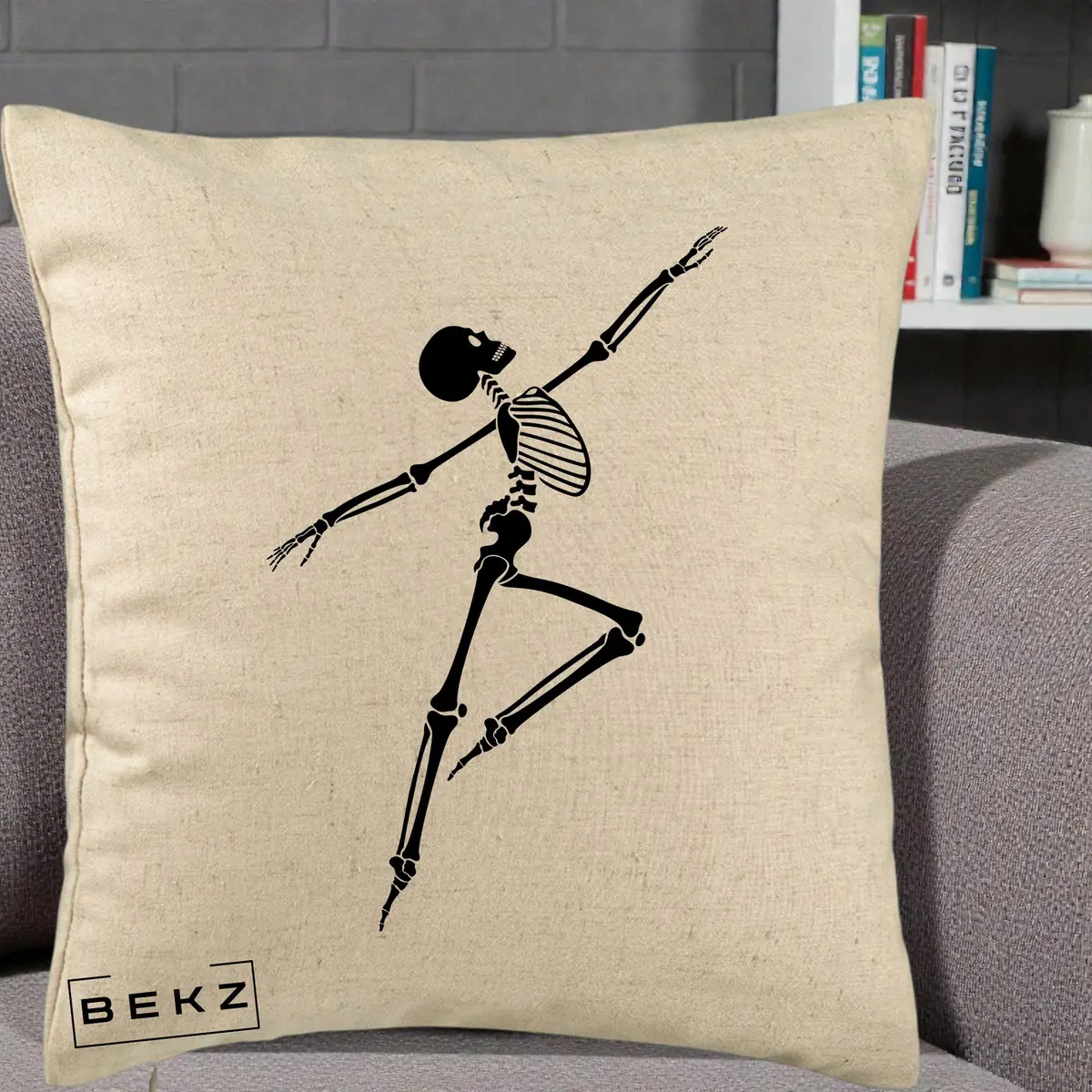 Perna Decorativa Schelet Dansator Silueta Neagra Halloween, 40x40 cm, Bej, Husa Detasabila, Perna, BEKZ®