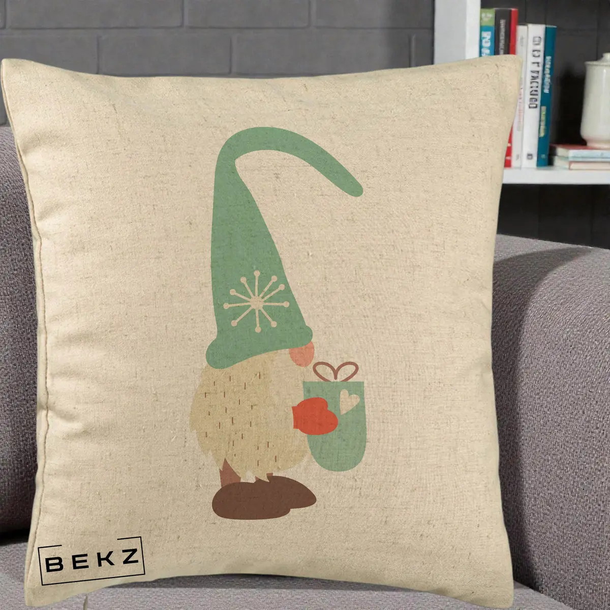 Perna Decorativa Gnom Nordic cu Cana Calda Menta, 40x40 cm, Bej, Husa Detasabila, Perna, BEKZ®