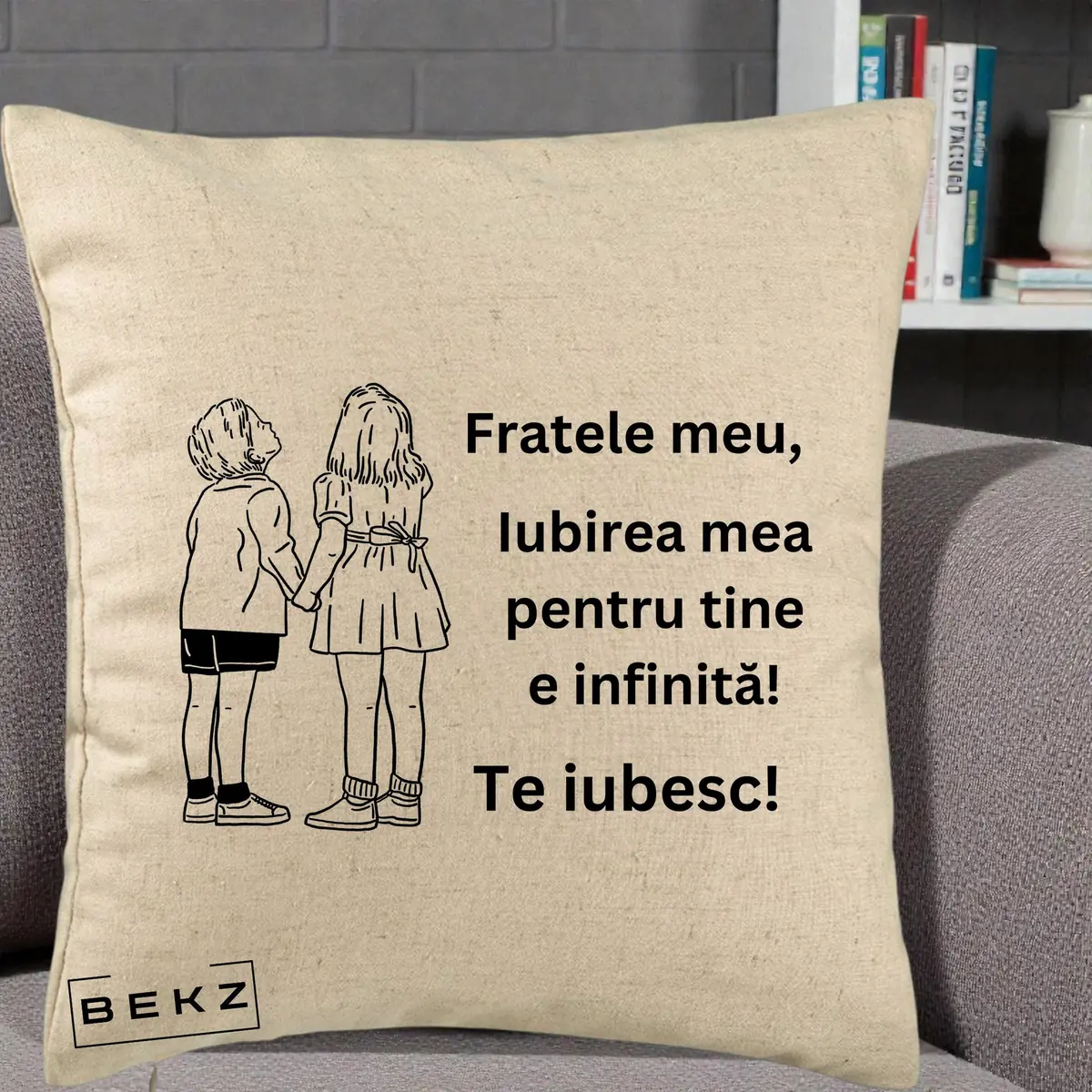 Perna Decorativa Fratele Meu Te Iubesc Copii Tinand Maini Line Art, 40x40 cm, Bej, Husa Detasabila, Perna, BEKZ®