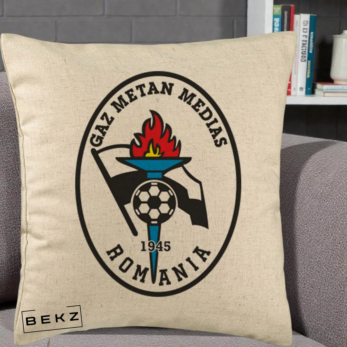 Perna Decorativa Gaz Metan Medias 1945 Fotbal, 40x40 cm, Bej, Husa Detasabila, Perna, BEKZ®