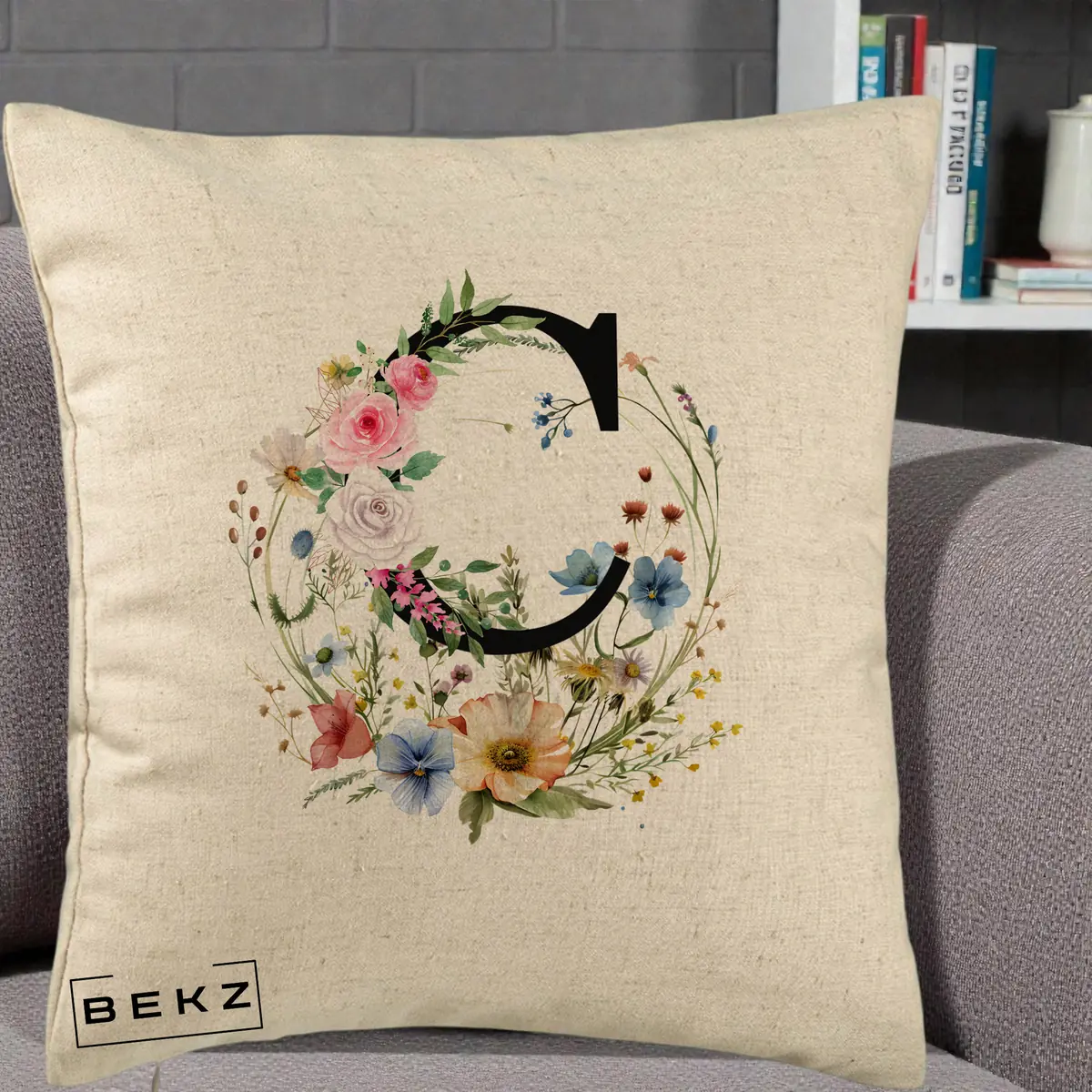 Perna Decorativa Monogram Litera C cu Flori Acuarela, 40x40 cm, Bej, Husa Detasabila, Perna, BEKZ®