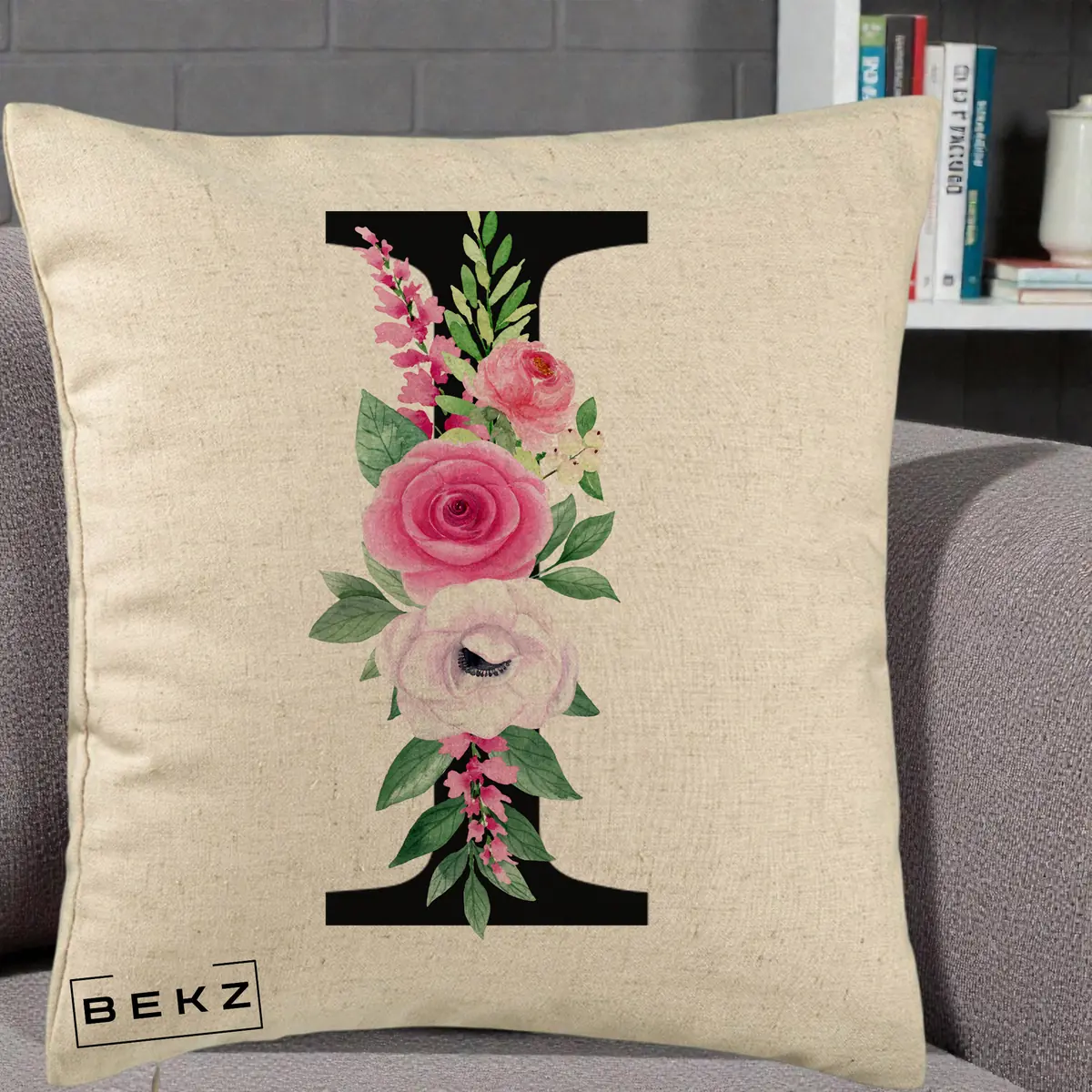 Perna Decorativa Monograma Florala Litera I, 40x40 cm, Bej, Husa Detasabila, Perna, BEKZ®