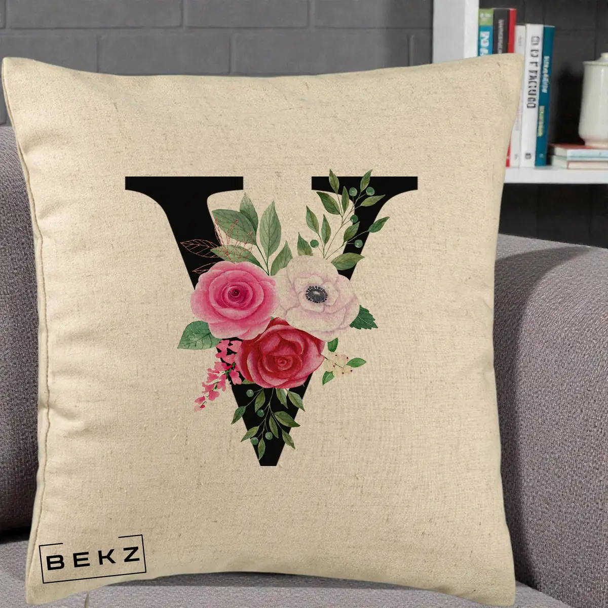 Perna Decorativa Monograma Florala Litera V, 40x40 cm, Bej, Husa Detasabila, Perna, BEKZ®