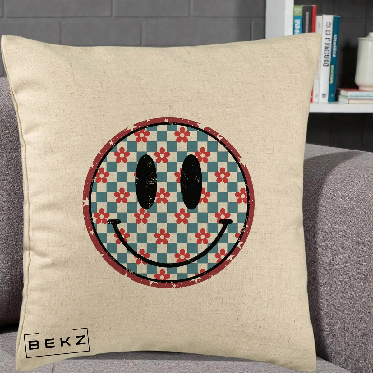 Perna Decorativa Smiley Face Checkered cu Floricele, 40x40 cm, Bej, Husa Detasabila, Perna, BEKZ®