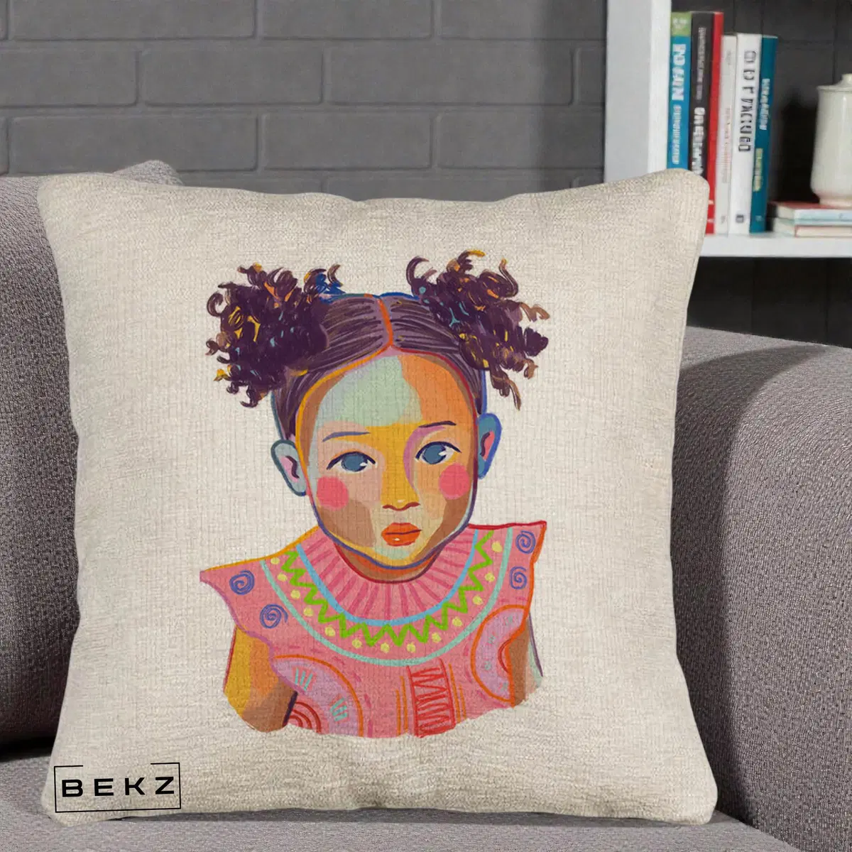 Perna Decorativa Fetita Vesela Portret Colorat, 40x40 cm, Bej Canapea, Husa Detasabila, Perna, BEKZ®