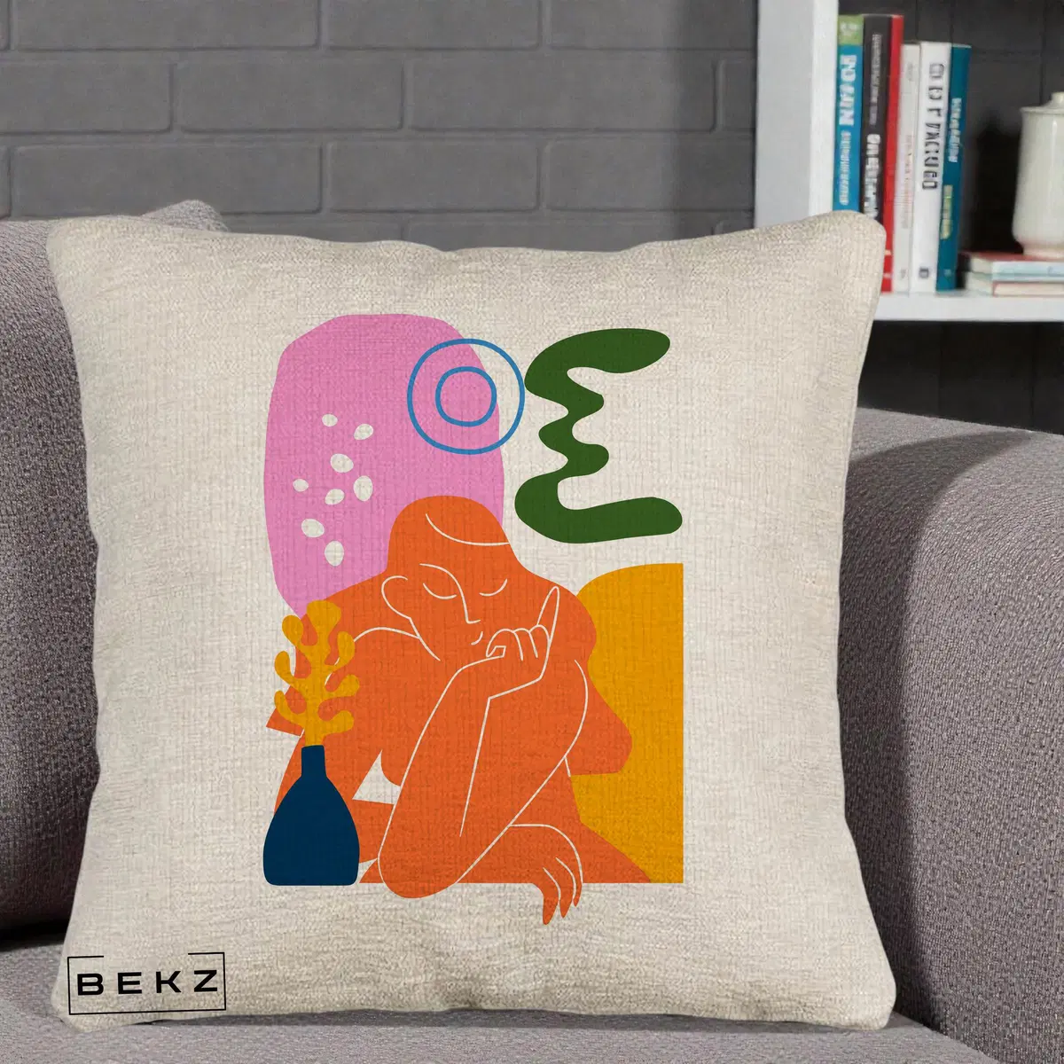 Perna Decorativa Femeie Meditand Abstract, 40x40 cm, Bej Canapea, Husa Detasabila, Perna, BEKZ®