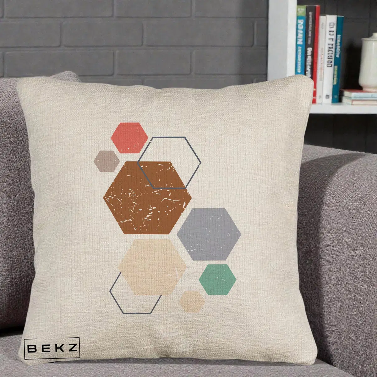 Perna Decorativa Geometric Hexagoane Multicolor, 40x40 cm, Bej Canapea, Husa Detasabila, Perna, BEKZ®