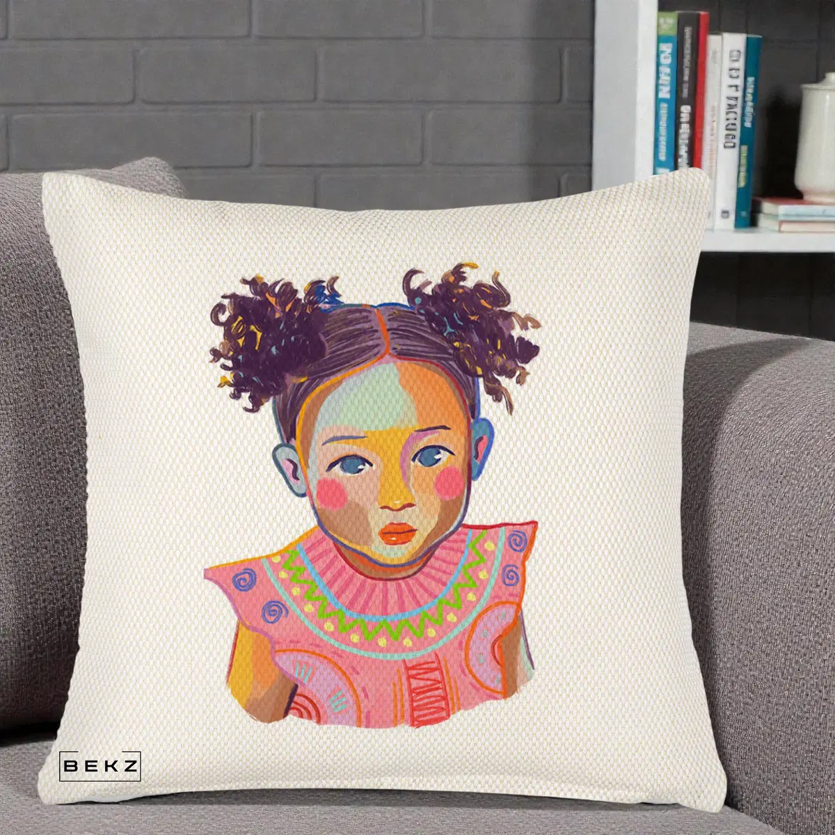 Perna Decorativa Fetita Vesela Portret Colorat, 40x40 cm, Crem Reliefat, Husa Detasabila, Perna, BEKZ®