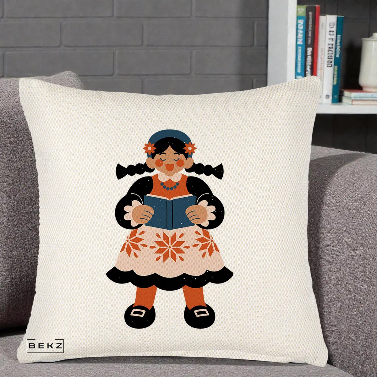Perna Decorativa Fetita cu Carte Ilustratie Folk, 40x40 cm, Crem Reliefat, Husa Detasabila, Perna, BEKZ®
