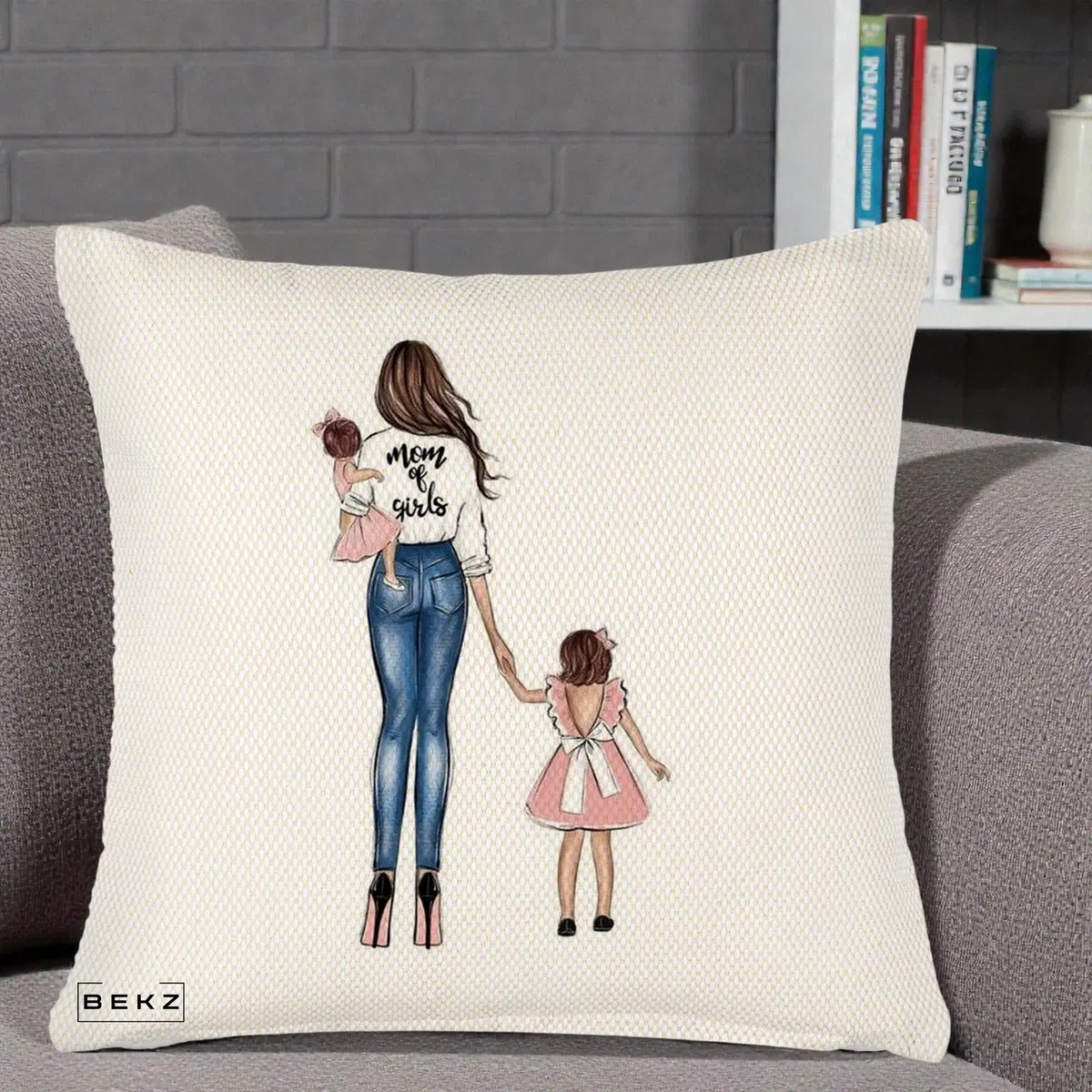 Perna Decorativa Mom of Girls Mama cu Fetele, 40x40 cm, Crem Reliefat, Husa Detasabila, Perna, BEKZ®