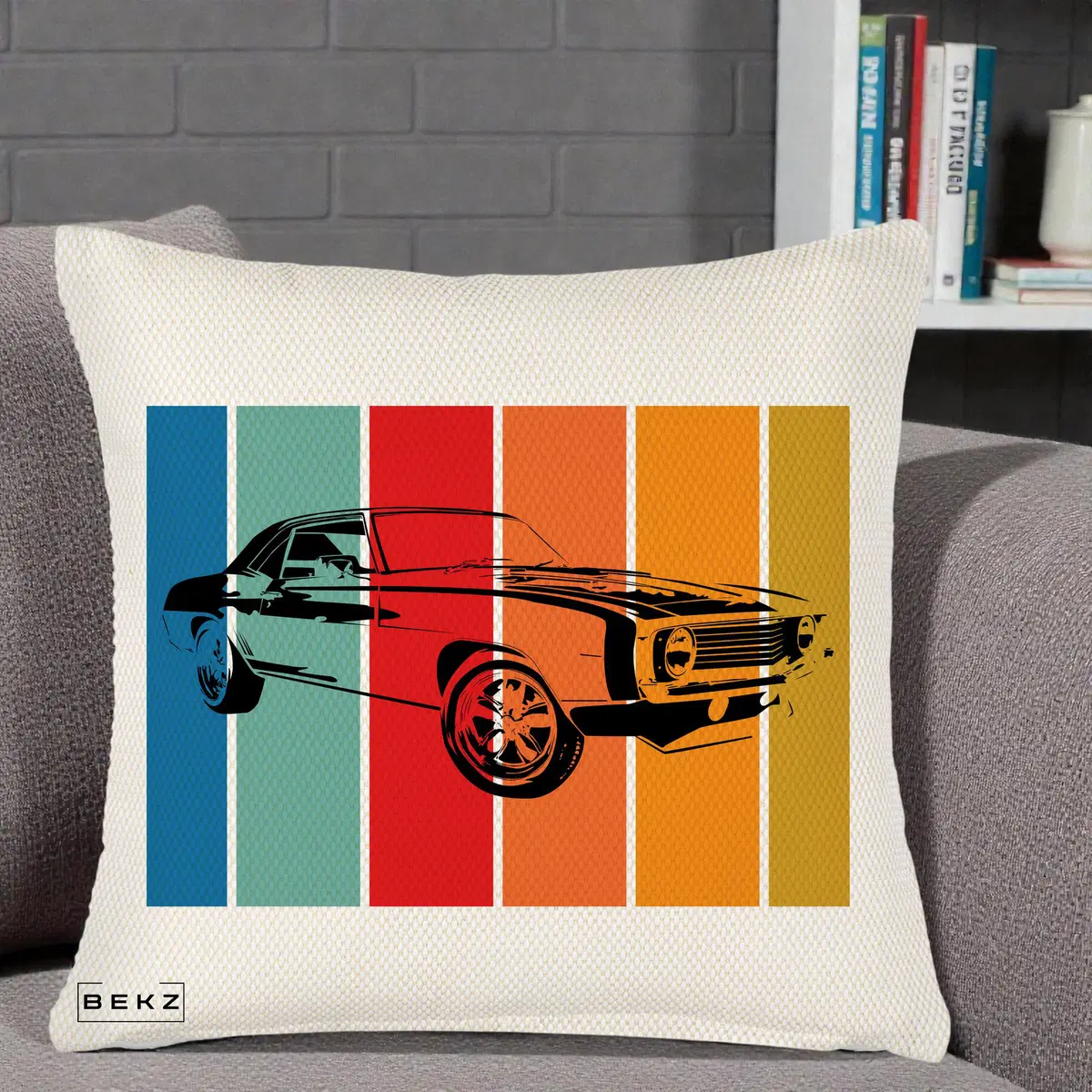 Perna Decorativa Masina Retro Muscle Car Grafic, 40x40 cm, Crem Reliefat, Husa Detasabila, Perna, BEKZ®
