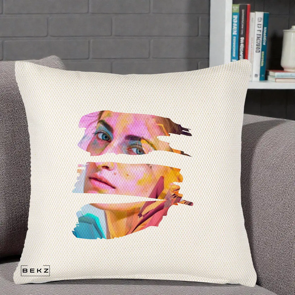 Perna Decorativa Portret Femeie Fragmentat Colorat, 40x40 cm, Crem Reliefat, Husa Detasabila, Perna, BEKZ®