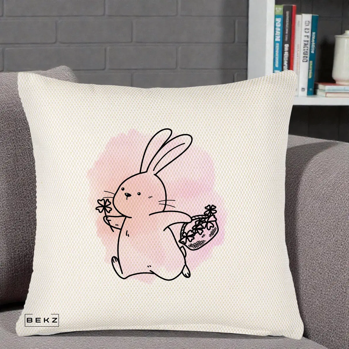 Perna Decorativa Iepuras Kawaii cu Cosulet Floral, 40x40 cm, Crem Reliefat, Husa Detasabila, Perna, BEKZ®