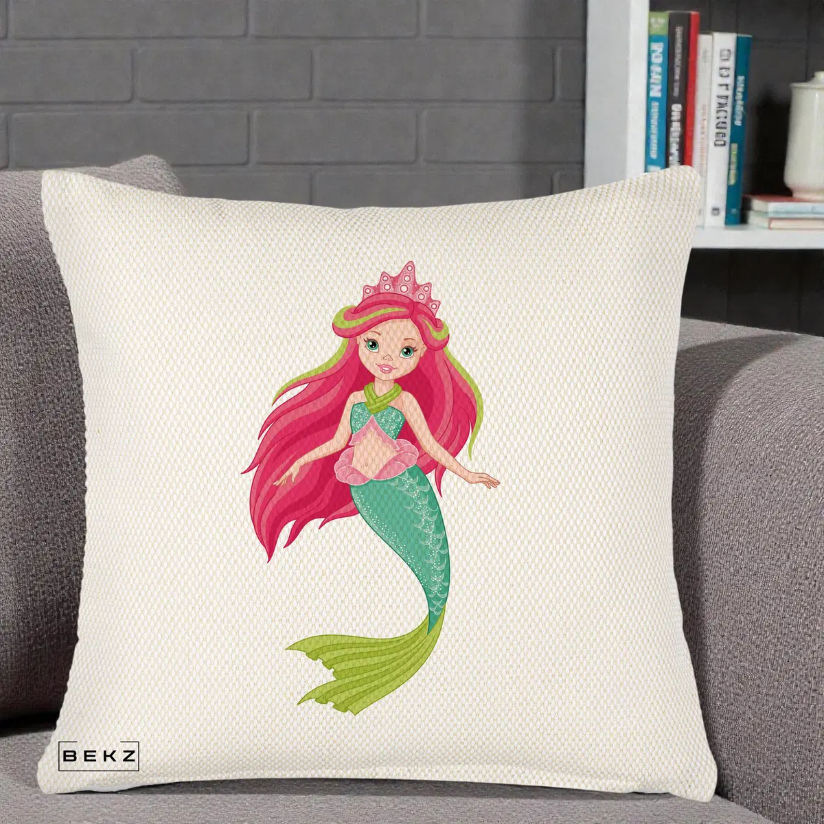 Perna Decorativa Sirena Roz cu Coroana, 40x40 cm, Crem Reliefat, Husa Detasabila, Perna, BEKZ®