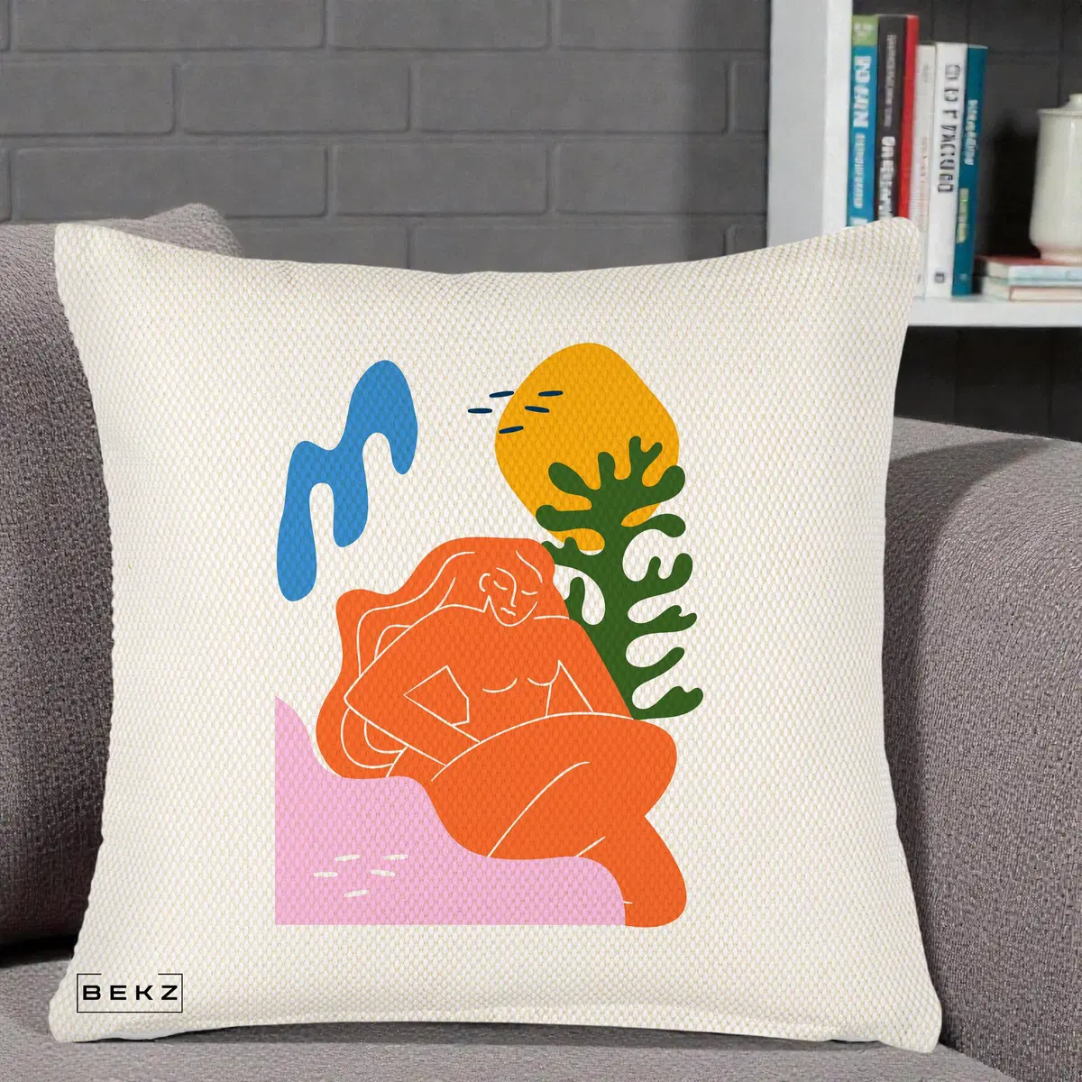 Perna Decorativa Femeie Portocalie Relaxata, 40x40 cm, Crem Reliefat, Husa Detasabila, Perna, BEKZ®