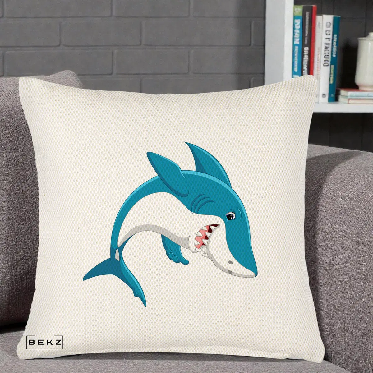 Perna Decorativa Rechin Albastru Cartoon, 40x40 cm, Crem Reliefat, Husa Detasabila, Perna, BEKZ®