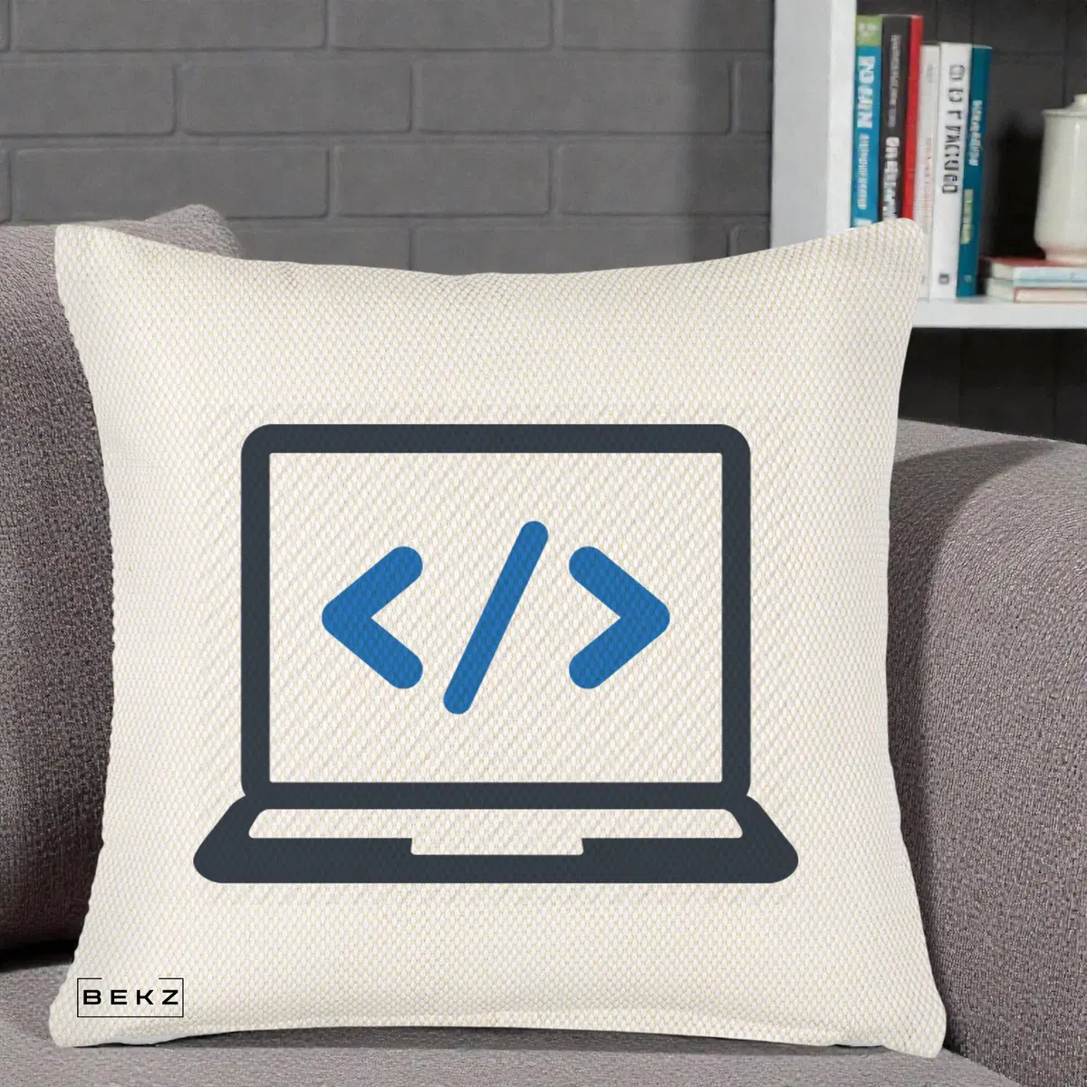 Perna Decorativa Laptop Cod HTML, 40x40 cm, Crem Reliefat, Husa Detasabila, Perna, BEKZ®