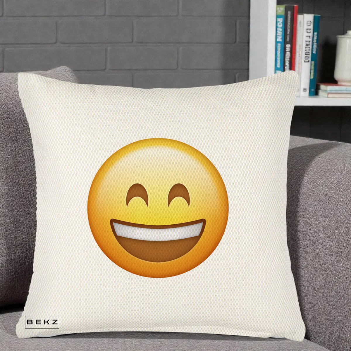 Perna Decorativa Emoji Zambet Mare, 40x40 cm, Crem Reliefat, Husa Detasabila, Perna, BEKZ®