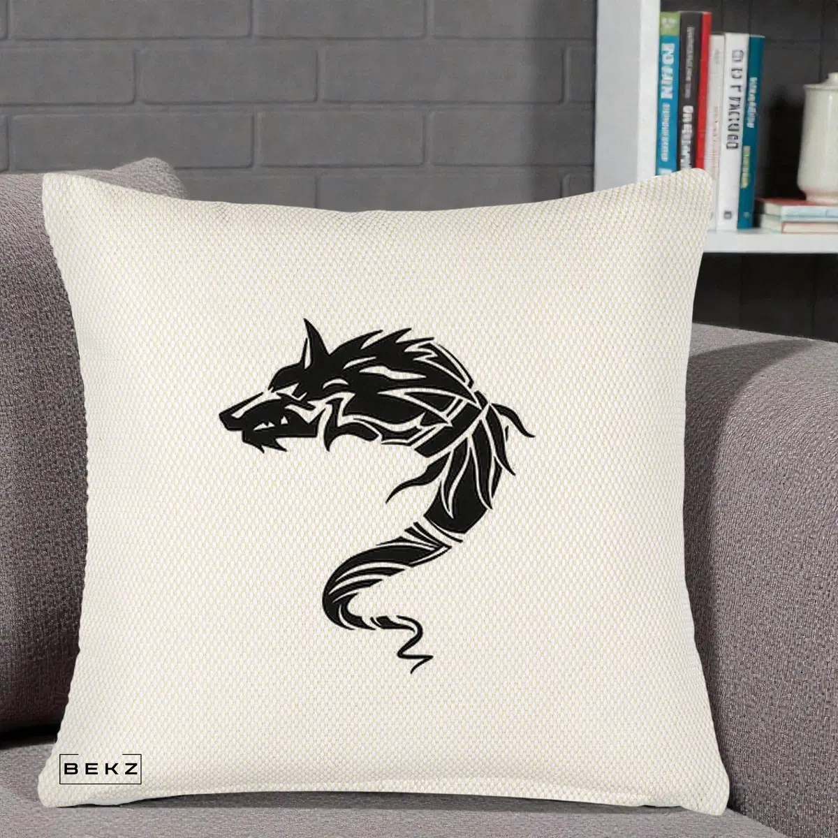 Perna Decorativa Lup Tribal Alb-Negru, 40x40 cm, Crem Reliefat, Husa Detasabila, Perna, BEKZ®