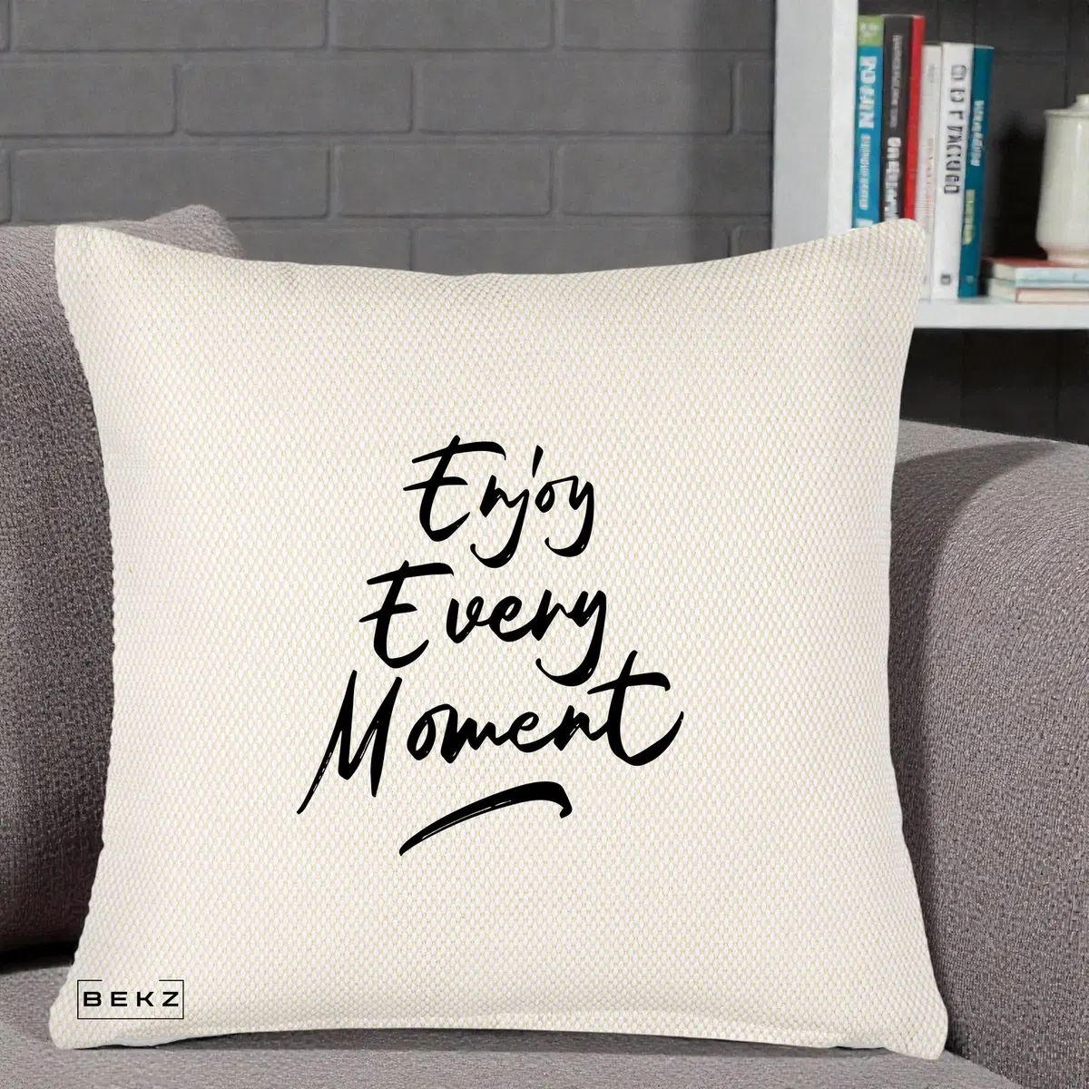 Perna Decorativa Enjoy Every Moment, 40x40 cm, Crem Reliefat, Husa Detasabila, Perna, BEKZ®