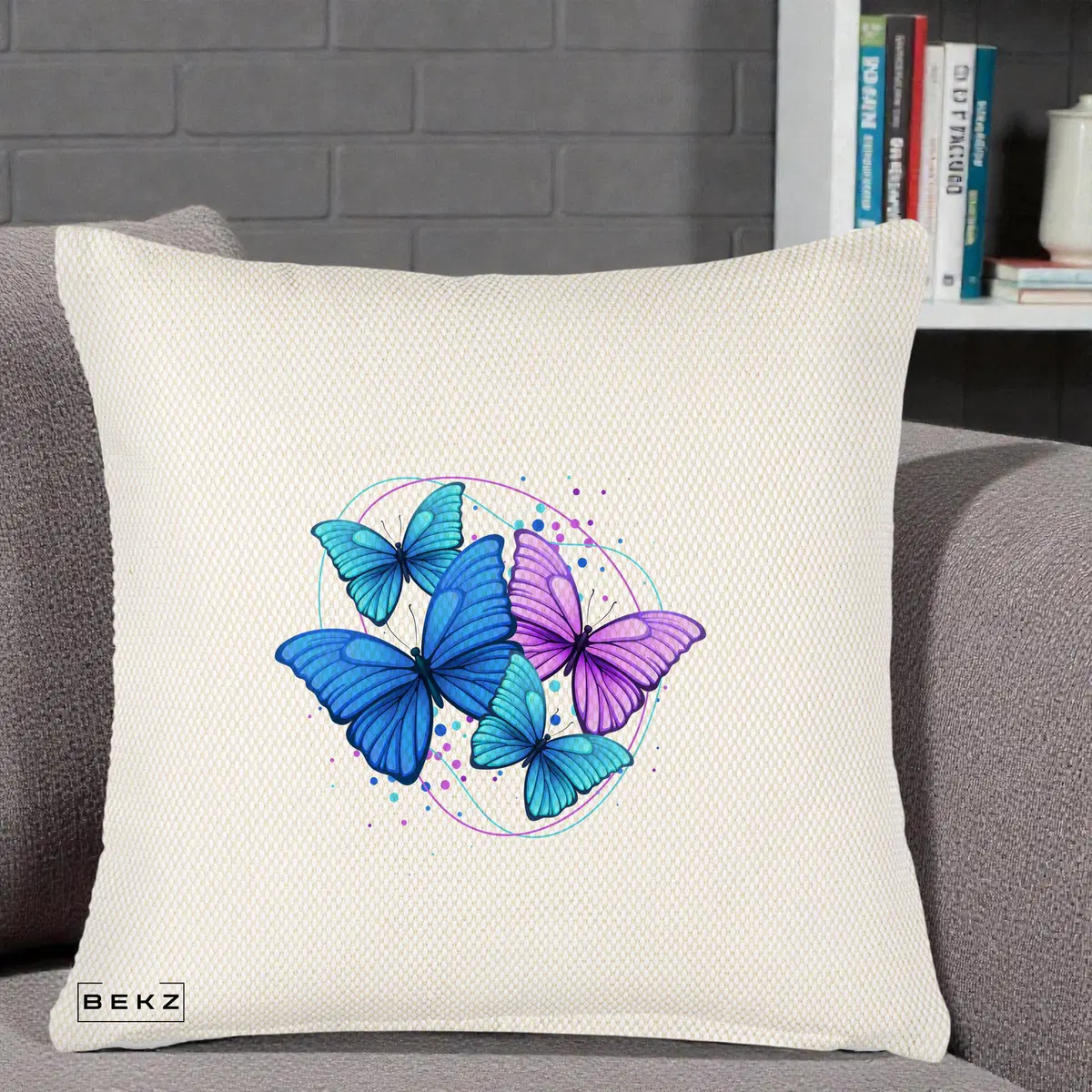 Perna Decorativa Trei Fluturi Albastru-Violet, 40x40 cm, Crem Reliefat, Husa Detasabila, Perna, BEKZ®