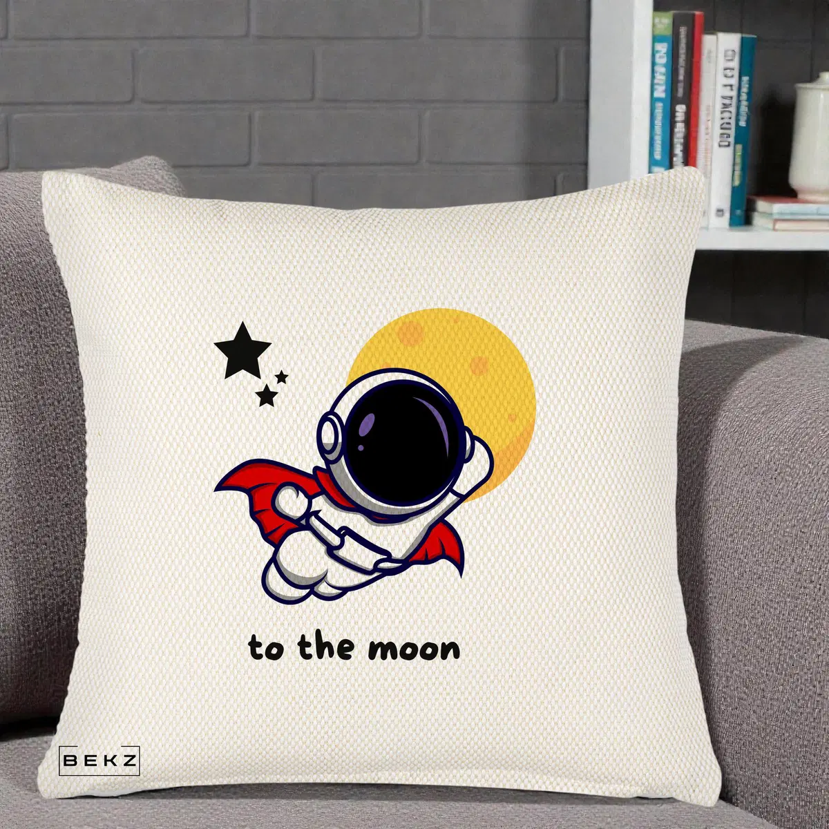 Perna Decorativa Astronaut To The Moon, 40x40 cm, Crem Reliefat, Husa Detasabila, Perna, BEKZ®