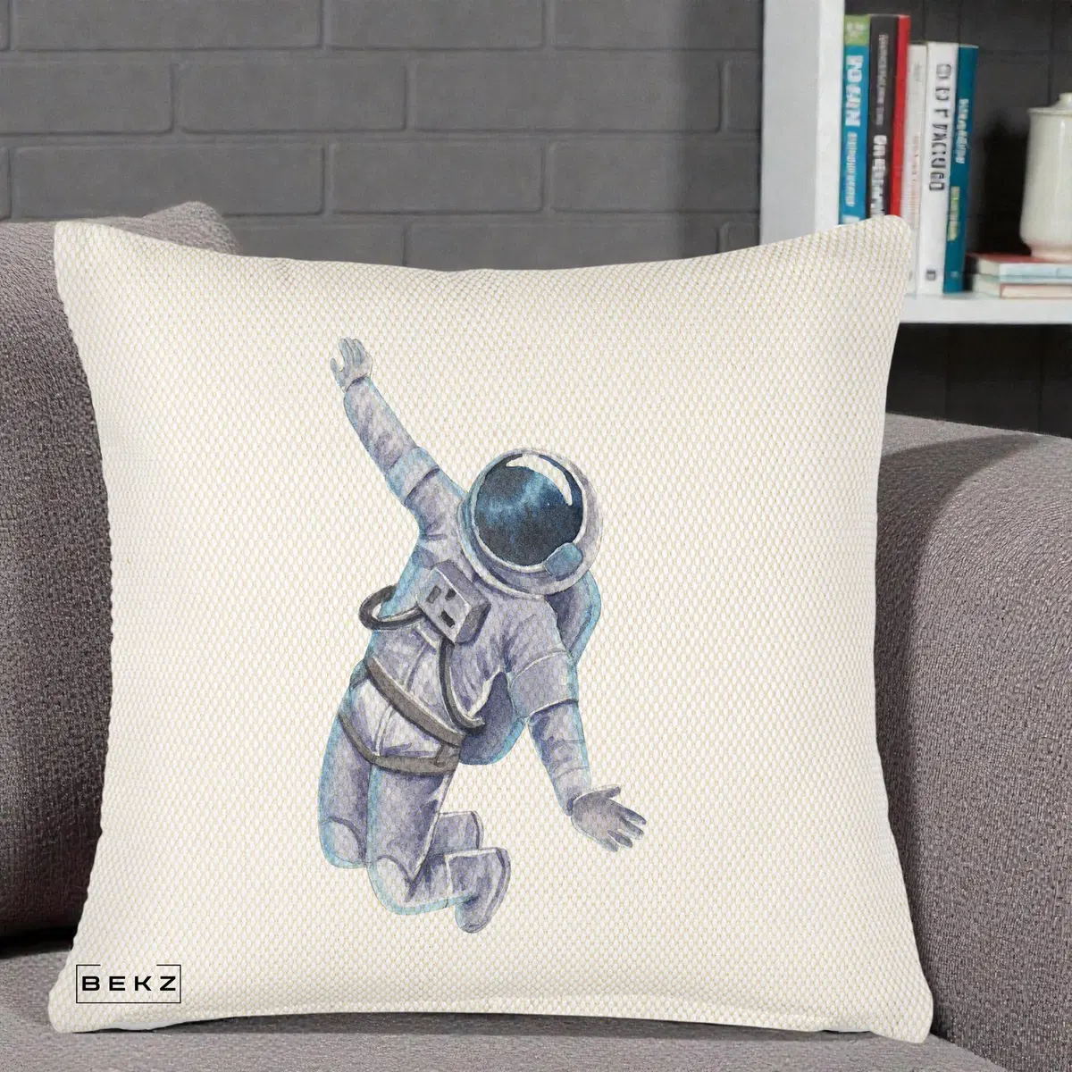 Perna Decorativa Astronaut Acuarela Zbor, 40x40 cm, Crem Reliefat, Husa Detasabila, Perna, BEKZ®