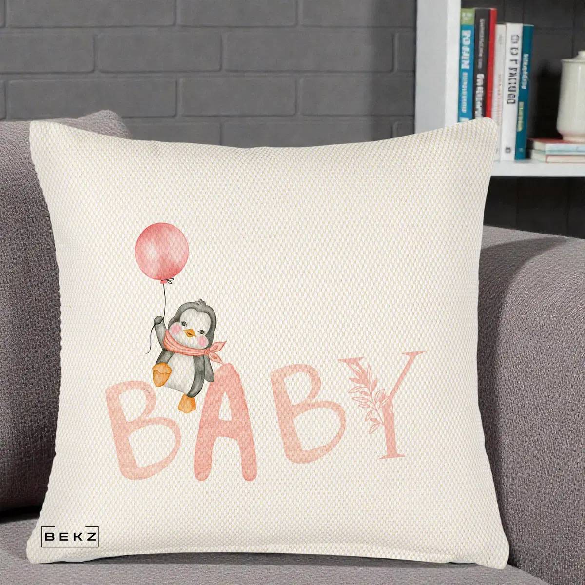 Perna Decorativa Baby Pinguin Roz, 40x40 cm, Crem Reliefat, Husa Detasabila, Perna, BEKZ®