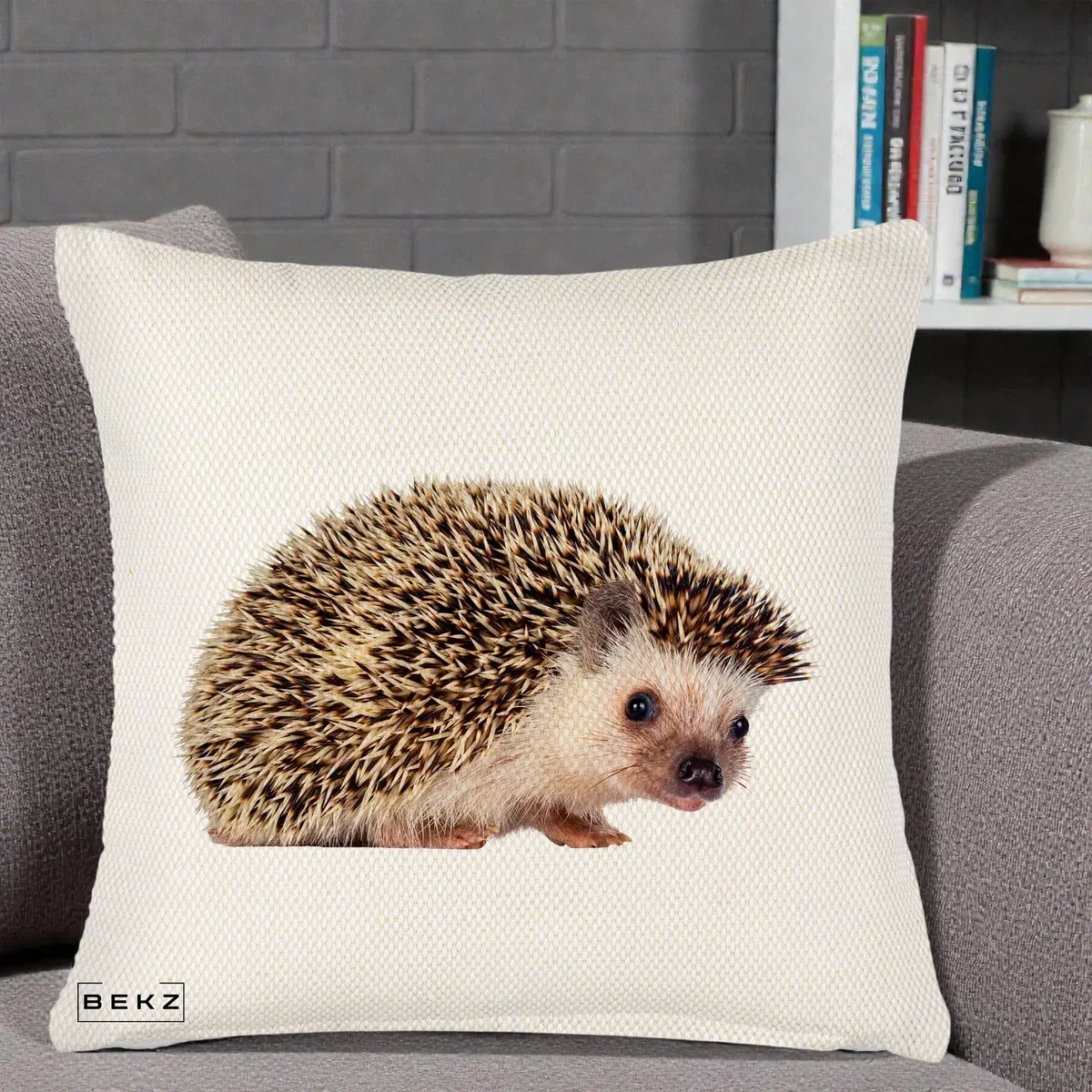Perna Decorativa Arici Fotorealist, 40x40 cm, Crem Reliefat, Husa Detasabila, Perna, BEKZ®