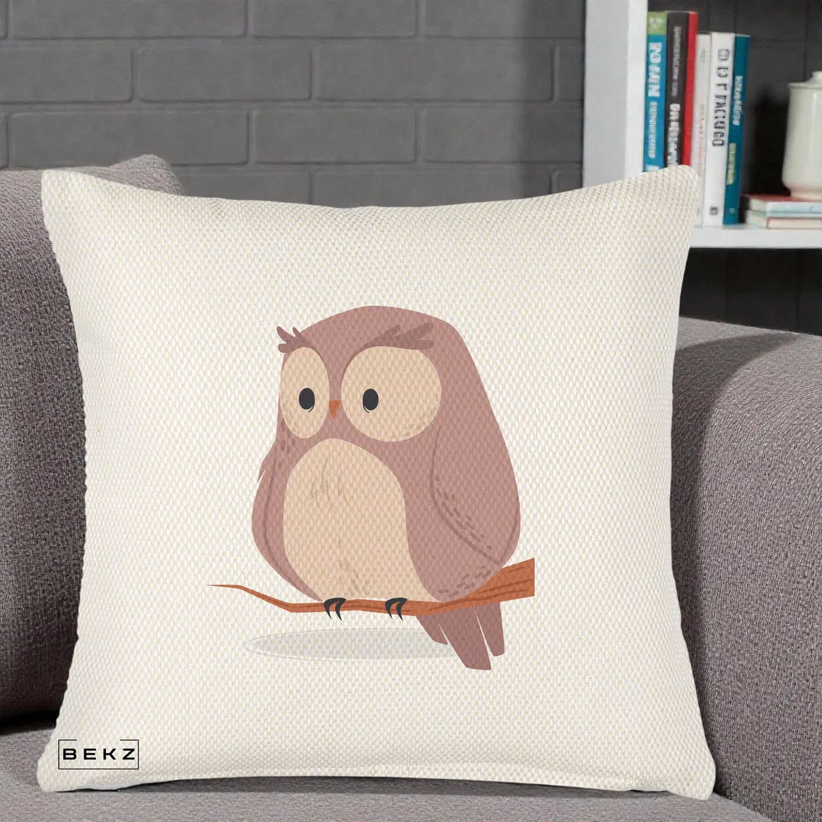 Perna Decorativa Bufnita Kawaii pe Creanga, 40x40 cm, Crem Reliefat, Husa Detasabila, Perna, BEKZ®