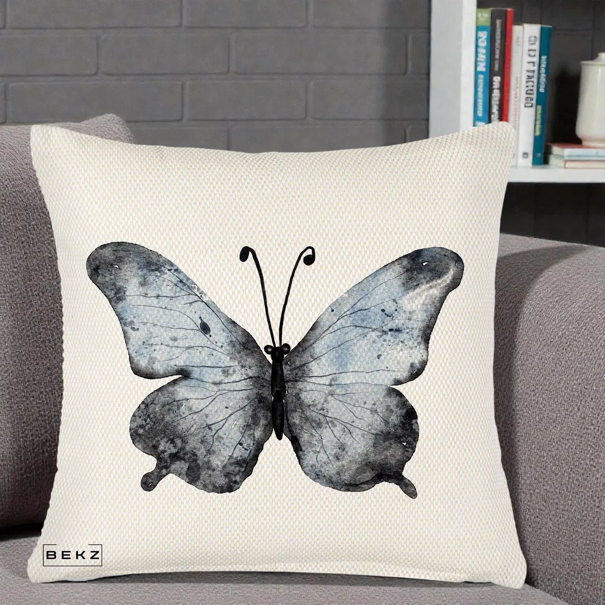 Perna Decorativa Fluture Acuarela Albastru-Gri, 40x40 cm, Crem Reliefat, Husa Detasabila, Perna, BEKZ®