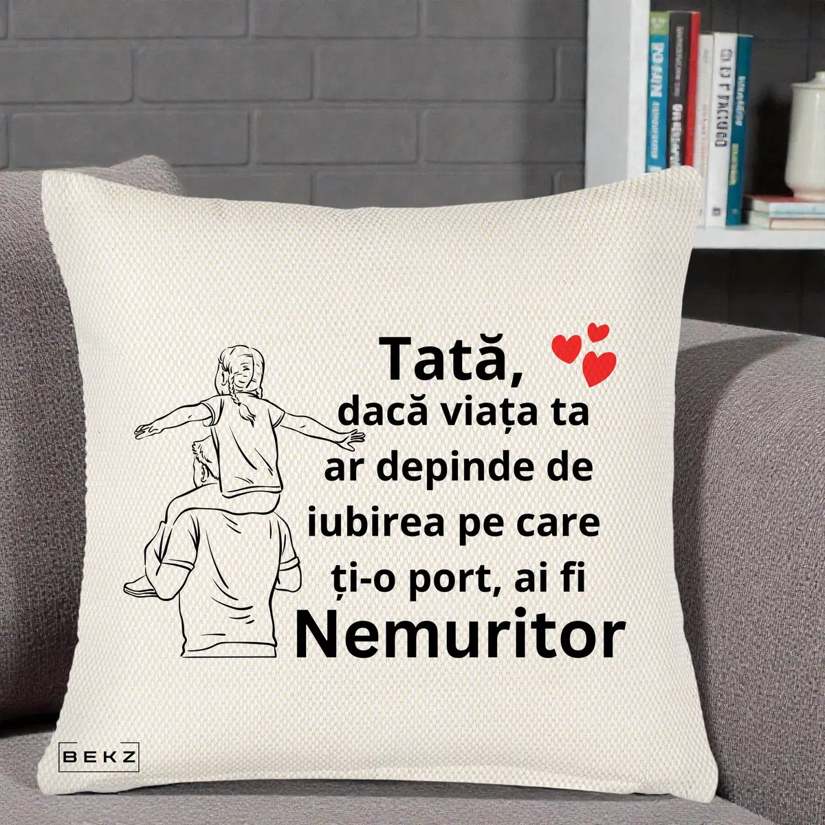 Perna Decorativa Tata Supererou Nemuritor, 40x40 cm, Crem Reliefat, Husa Detasabila, Perna, BEKZ®