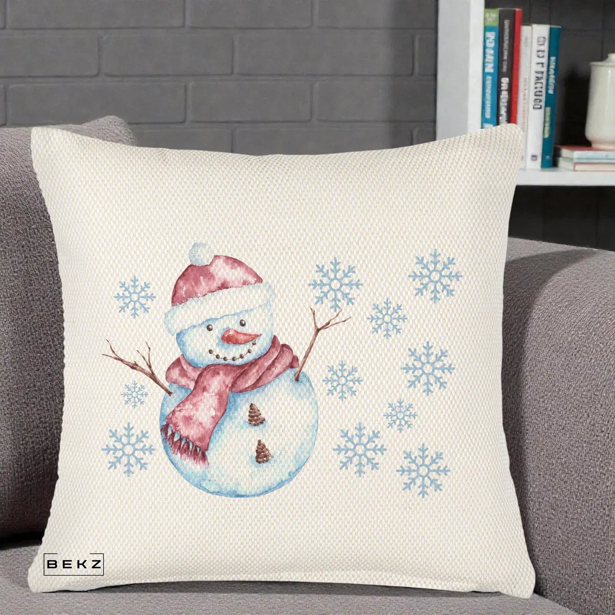 Perna Decorativa Om de Zapada Rosu cu Fulgi, 40x40 cm, Crem Reliefat, Husa Detasabila, Perna, BEKZ®