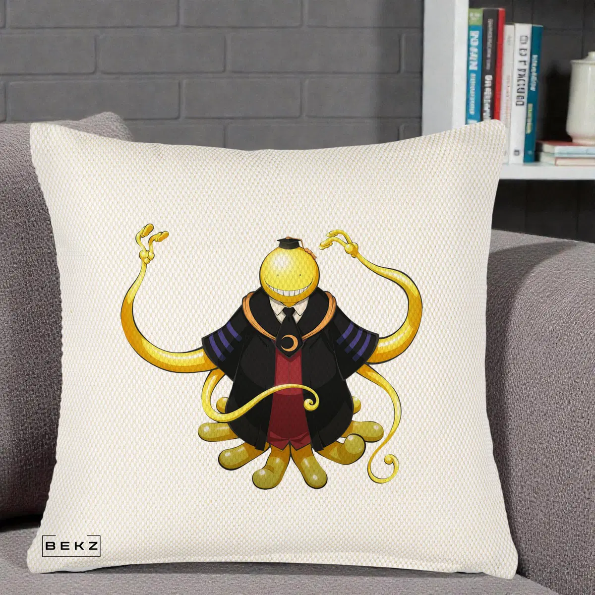 Perna Decorativa Assassination Classroom Koro-sensei, 40x40 cm, Crem Reliefat, Husa Detasabila, Perna, BEKZ®