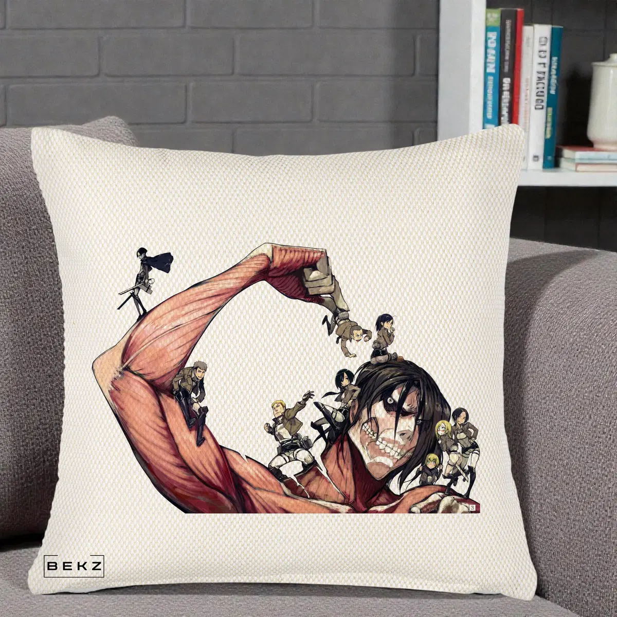 Perna Decorativa Attack on Titan Eren Titan Grup, 40x40 cm, Crem Reliefat, Husa Detasabila, Perna, BEKZ®