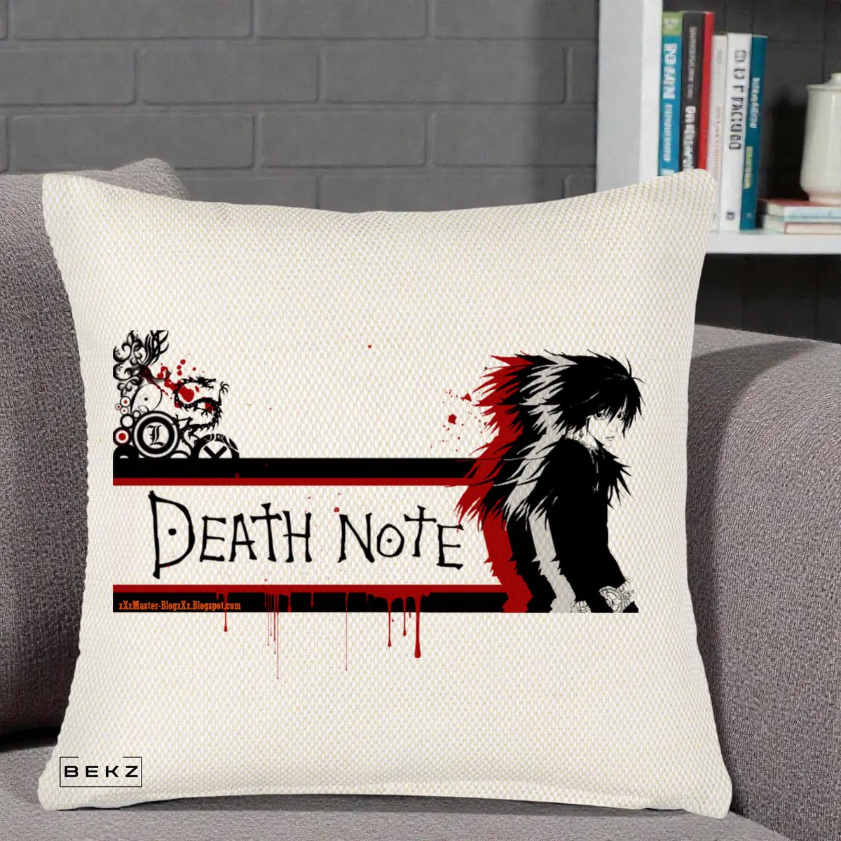 Perna Decorativa Death Note L Lawliet Rosu-Negru, 40x40 cm, Crem Reliefat, Husa Detasabila, Perna, BEKZ®