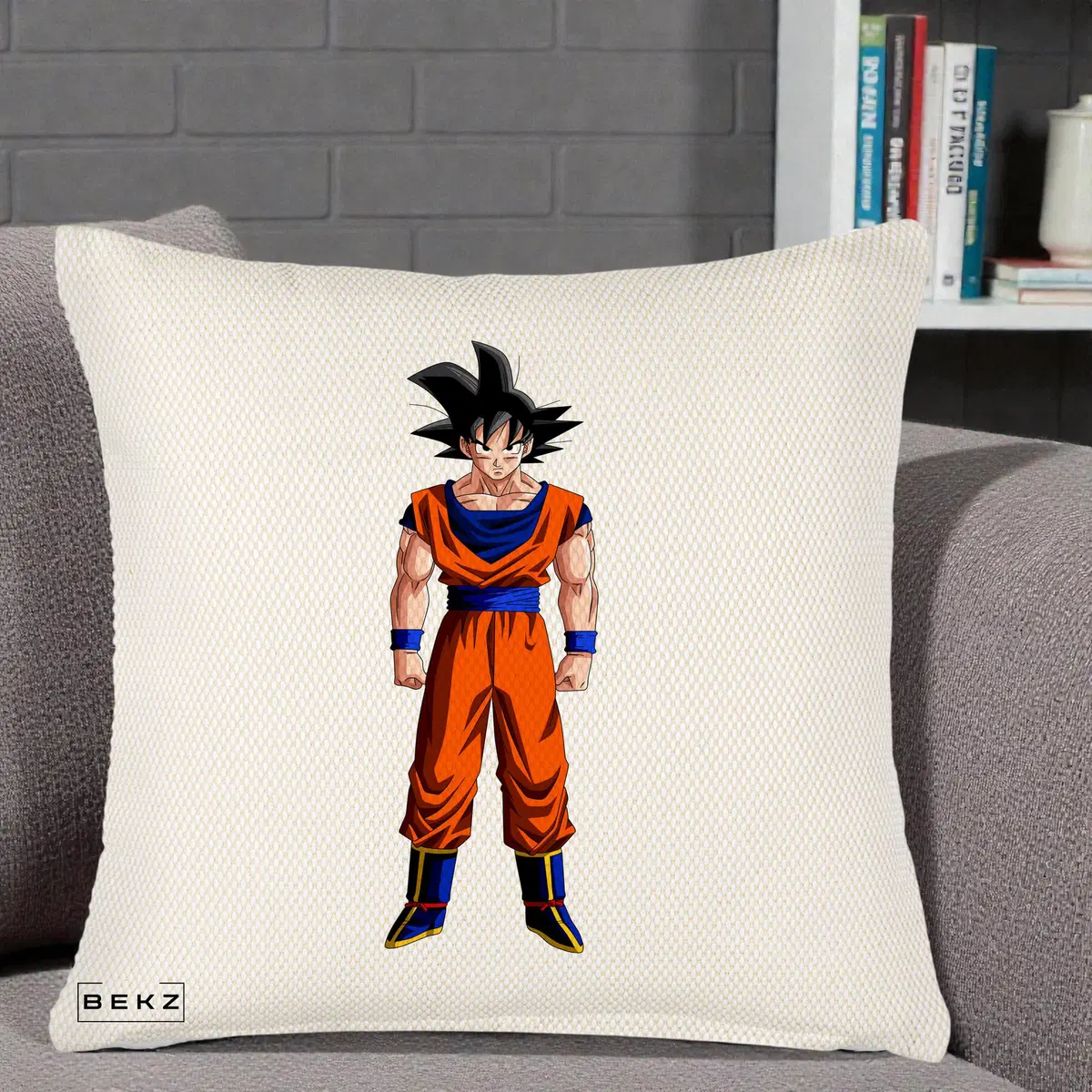 Perna Decorativa Dragon Ball Goku Complet in Gi Portocaliu, 40x40 cm, Crem Reliefat, Husa Detasabila, Perna, BEKZ®