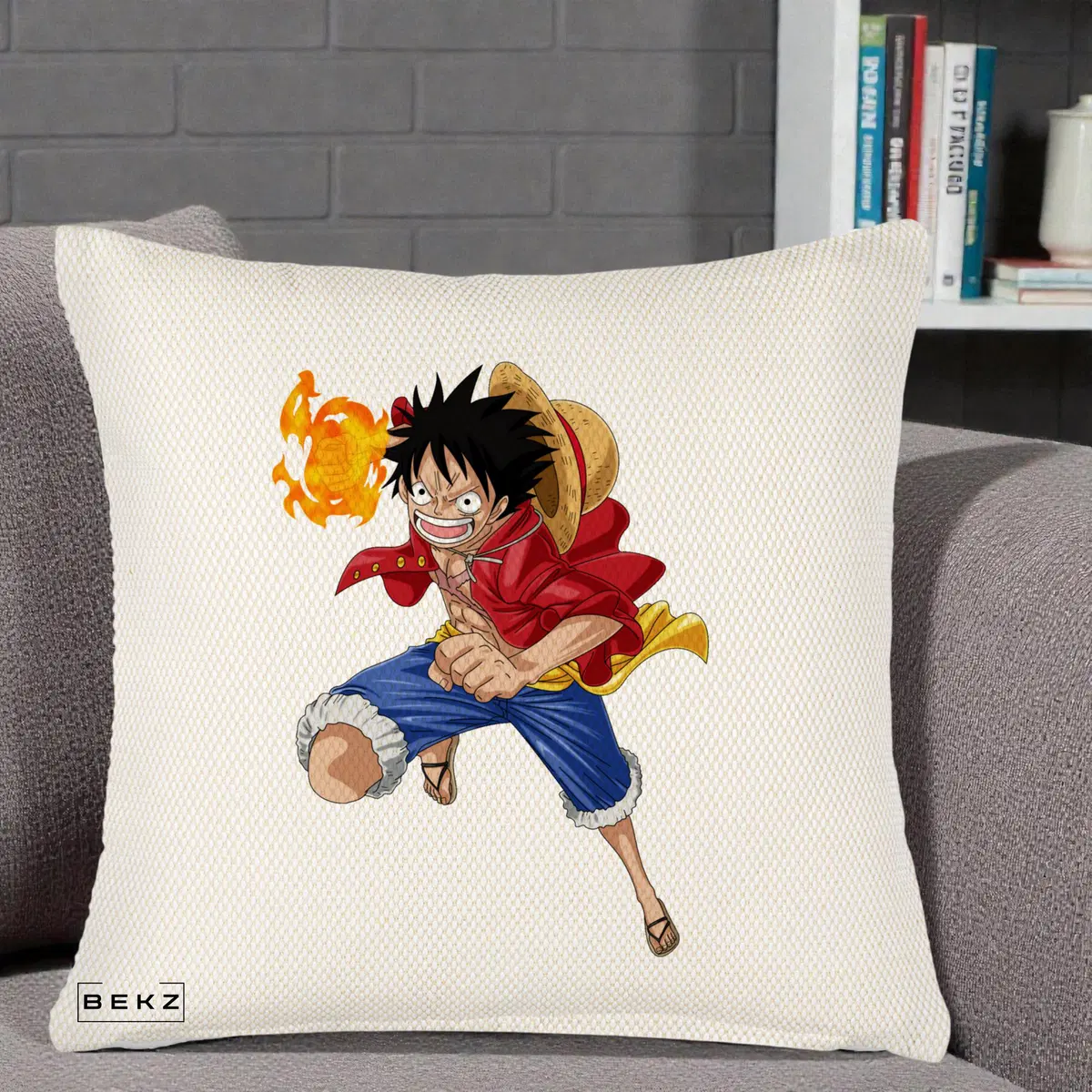 Perna Decorativa One Piece Luffy Gear Second Foc, 40x40 cm, Crem Reliefat, Husa Detasabila, Perna, BEKZ®