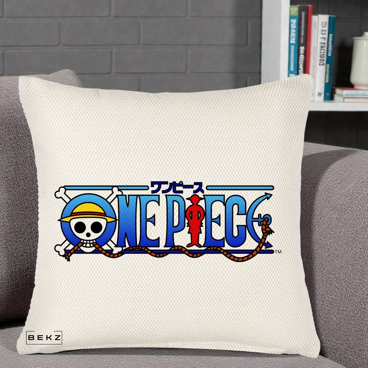 Perna Decorativa One Piece Logo Clasic Albastru, 40x40 cm, Crem Reliefat, Husa Detasabila, Perna, BEKZ®
