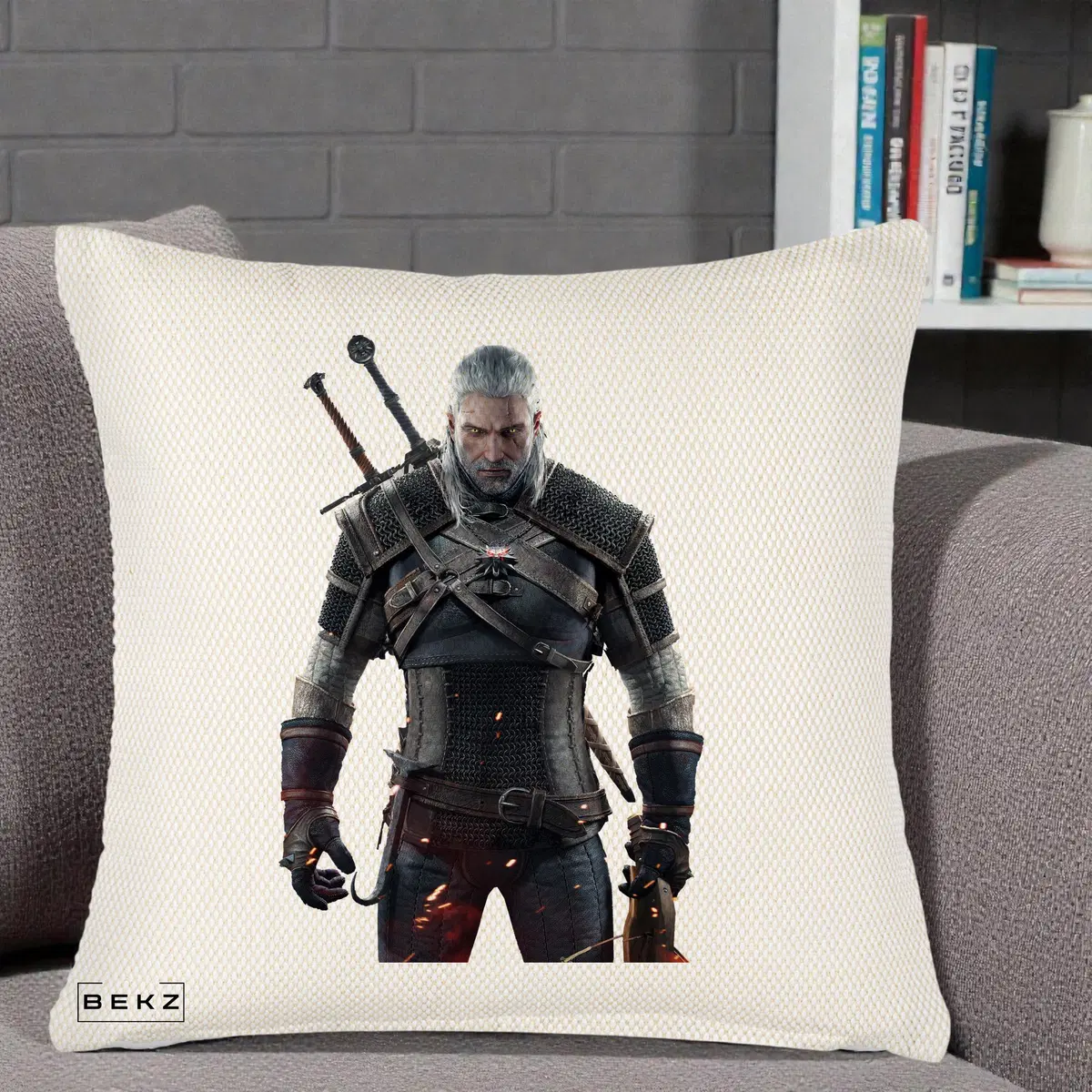 Perna Decorativa The Witcher Geralt of Rivia Portret, 40x40 cm, Crem Reliefat, Husa Detasabila, Perna, BEKZ®