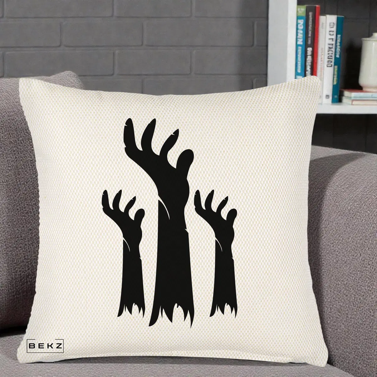 Perna Decorativa Halloween Maini Zombie Alb-Negru, 40x40 cm, Crem Reliefat, Husa Detasabila, Perna, BEKZ®