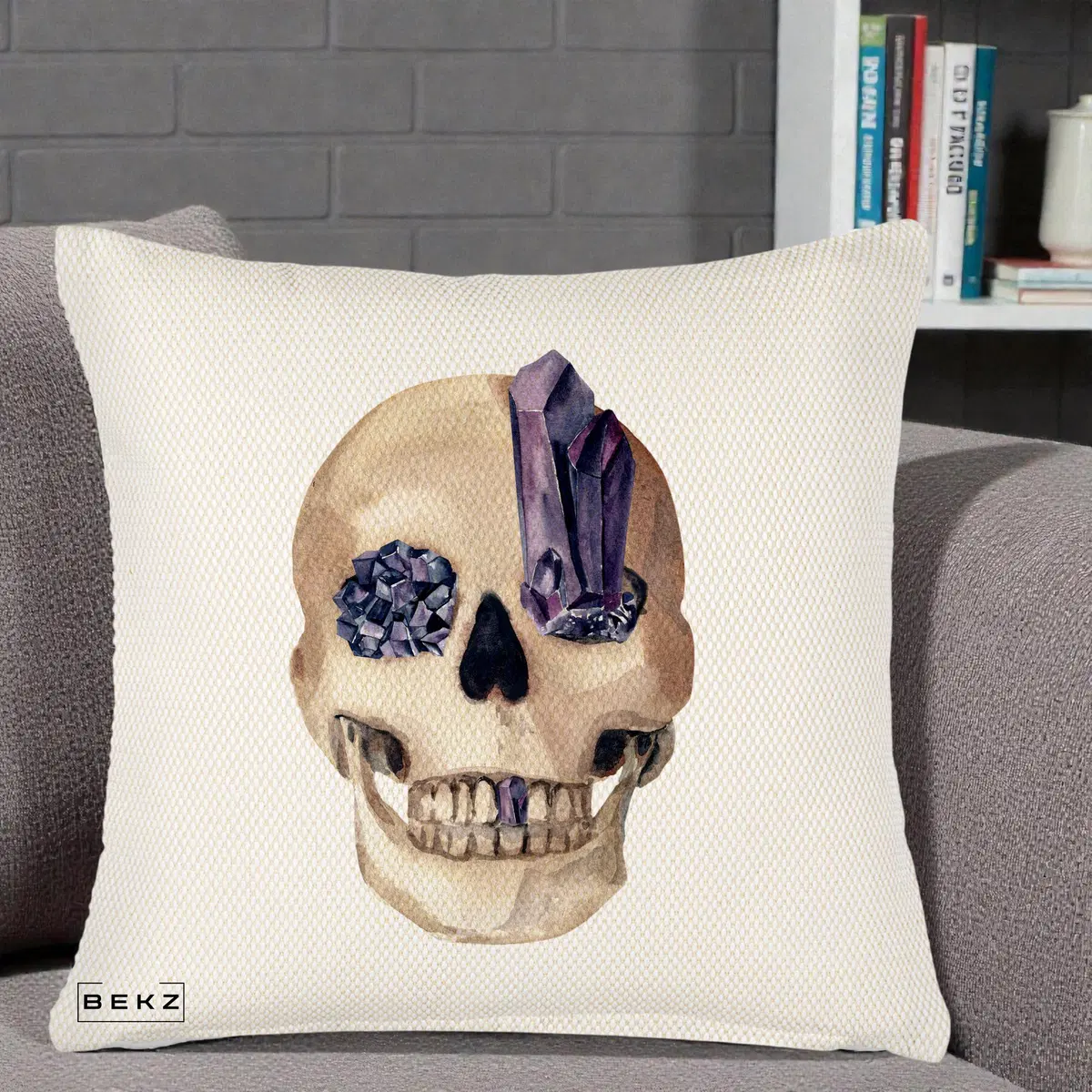Perna Decorativa Craniu cu Cristale de Ametist, 40x40 cm, Crem Reliefat, Husa Detasabila, Perna, BEKZ®