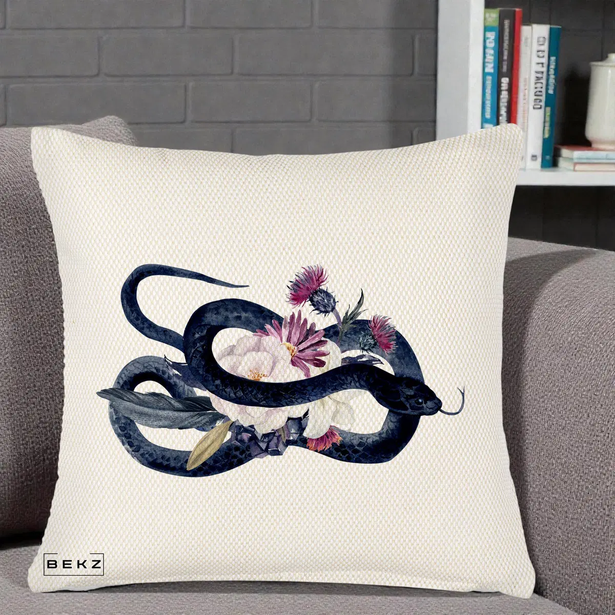 Perna Decorativa Sarpe Negru cu Flori Gothic, 40x40 cm, Crem Reliefat, Husa Detasabila, Perna, BEKZ®