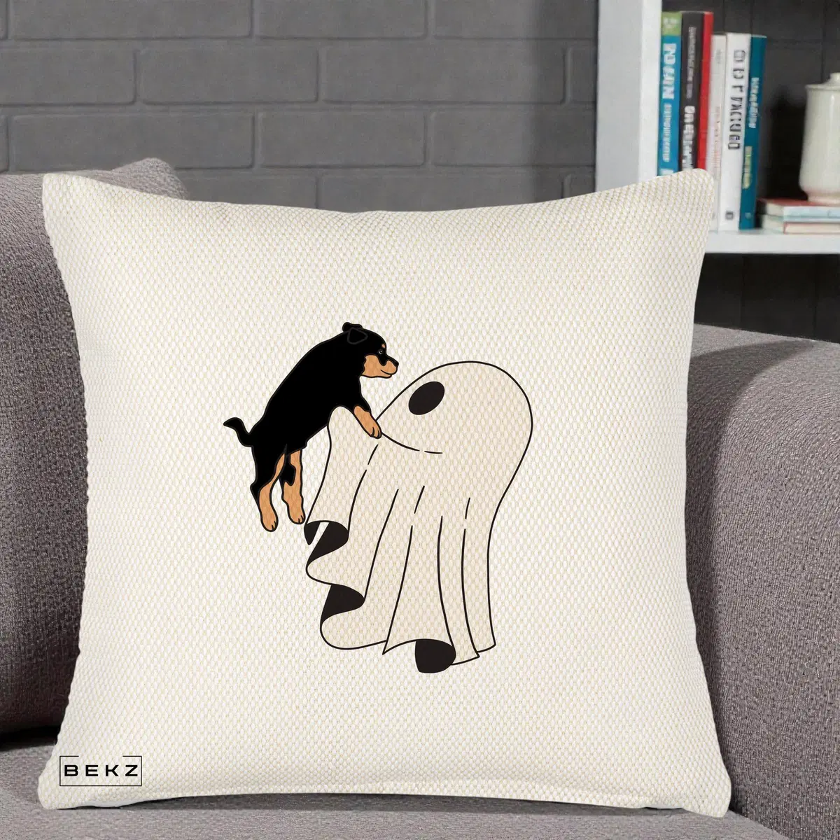Perna Decorativa Caine Rottweiler Fantoma Halloween, 40x40 cm, Crem Reliefat, Husa Detasabila, Perna, BEKZ®