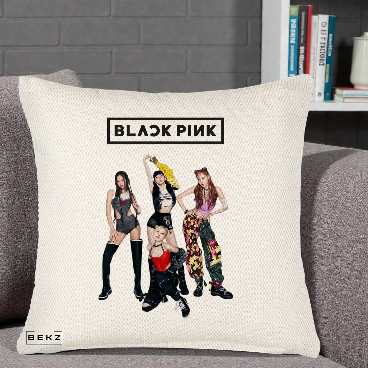 Perna Decorativa BLACKPINK Fotografie Grup Autografe Toate Membre, 40x40 cm, Crem Reliefat, Husa Detasabila, Perna, BEKZ®